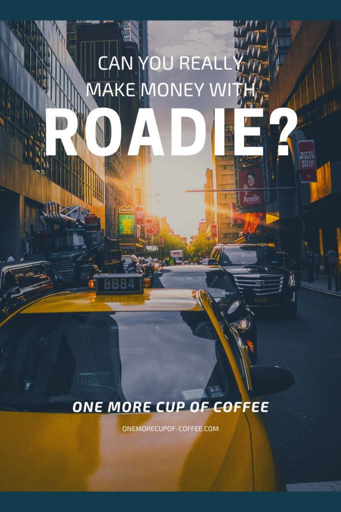 繁忙的城市道路上的出租车和汽车，可能是为roade.com运送包裹和装备