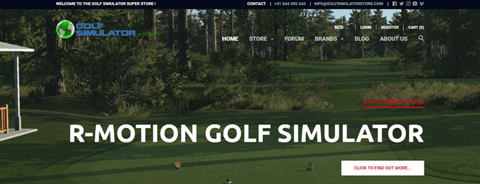 高尔夫模拟器商店网站截图显示了一个高尔夫球场的图像与树木和绿色。