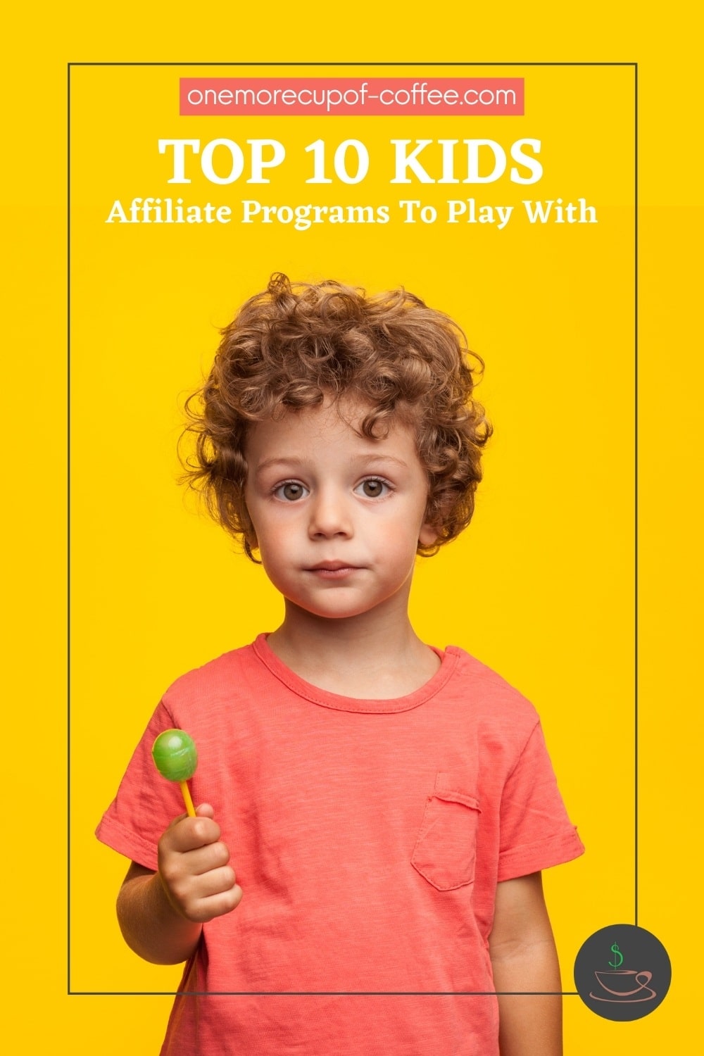 黄色背景下一个卷曲的男孩，穿着珊瑚色的t恤，拿着一根绿色的棒棒糖;文字覆盖“十大儿童联盟计划玩”