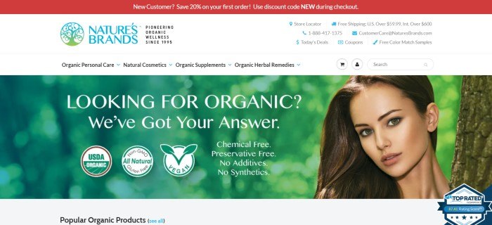 这张自然品牌主页的截图有一个红色的标题，一个白色的导航栏，一张大照片显示了一个模糊的绿色背景，一个黑发女人的脸从页面的右侧窥视，旁边还有一些文字介绍了流行的有机产品。