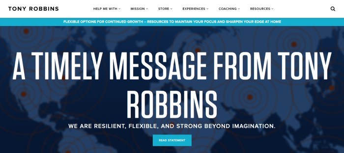 这张《Tony Robbins》主页的截图显示，白色的导航栏上方是蓝色的公告部分，深蓝色的主部分背景是世界地图，前景是白色的文字，宣布了Tony Robbins的特别信息，还有一个浅蓝色的号召行动按钮。
