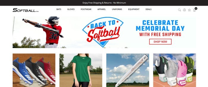 这张Softball.com主页的截图有一个黑色的标题，一个白色的导航条，一张垒球运动员的照片，他戴着黑色的头盔，穿着红色的衬衫和黑白条纹的裤子，在他的肩膀上挥舞着黑白的球棒，还有红色和白色的阵亡将士纪念日销售公告，上面是最后一排产品图片，包括鞋子，球棒，手套和不同颜色的t恤。