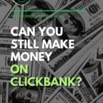 散落的美元钞票的黑白图像;文字覆盖“你还能在Clickbank上赚钱吗?”