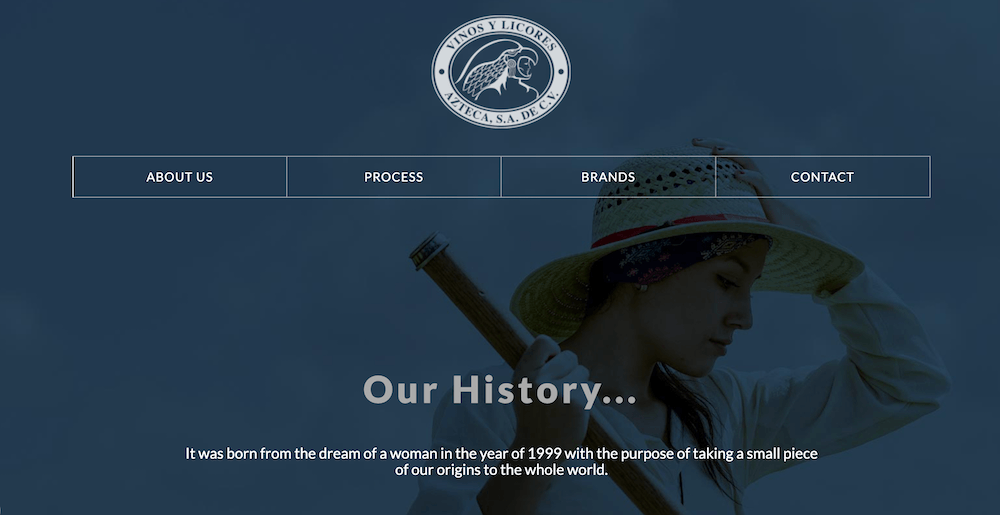 El Conde Azule's website features a woman in a hat cultivating a field.